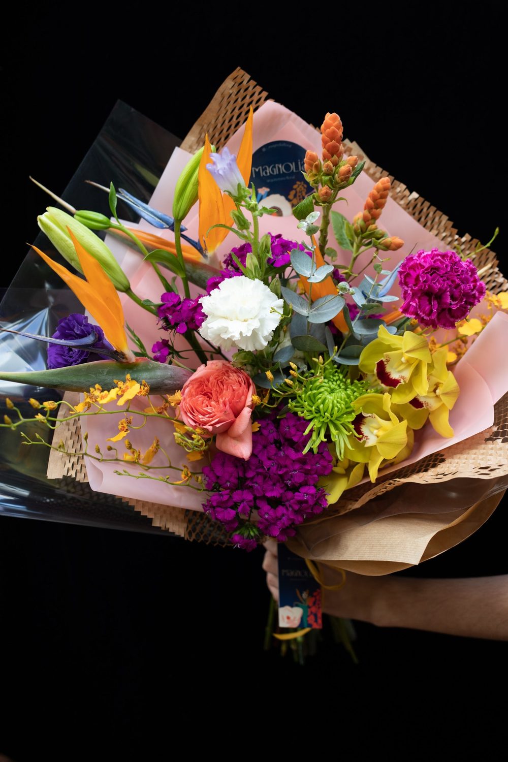 Arranjo autoral — orquídeas e cravos